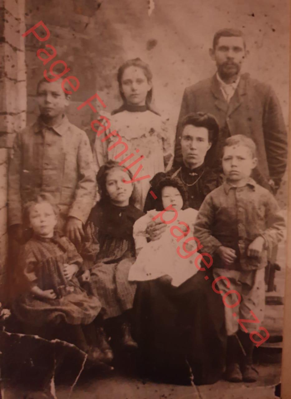 Daniel Page (Kaptein) with wife and family